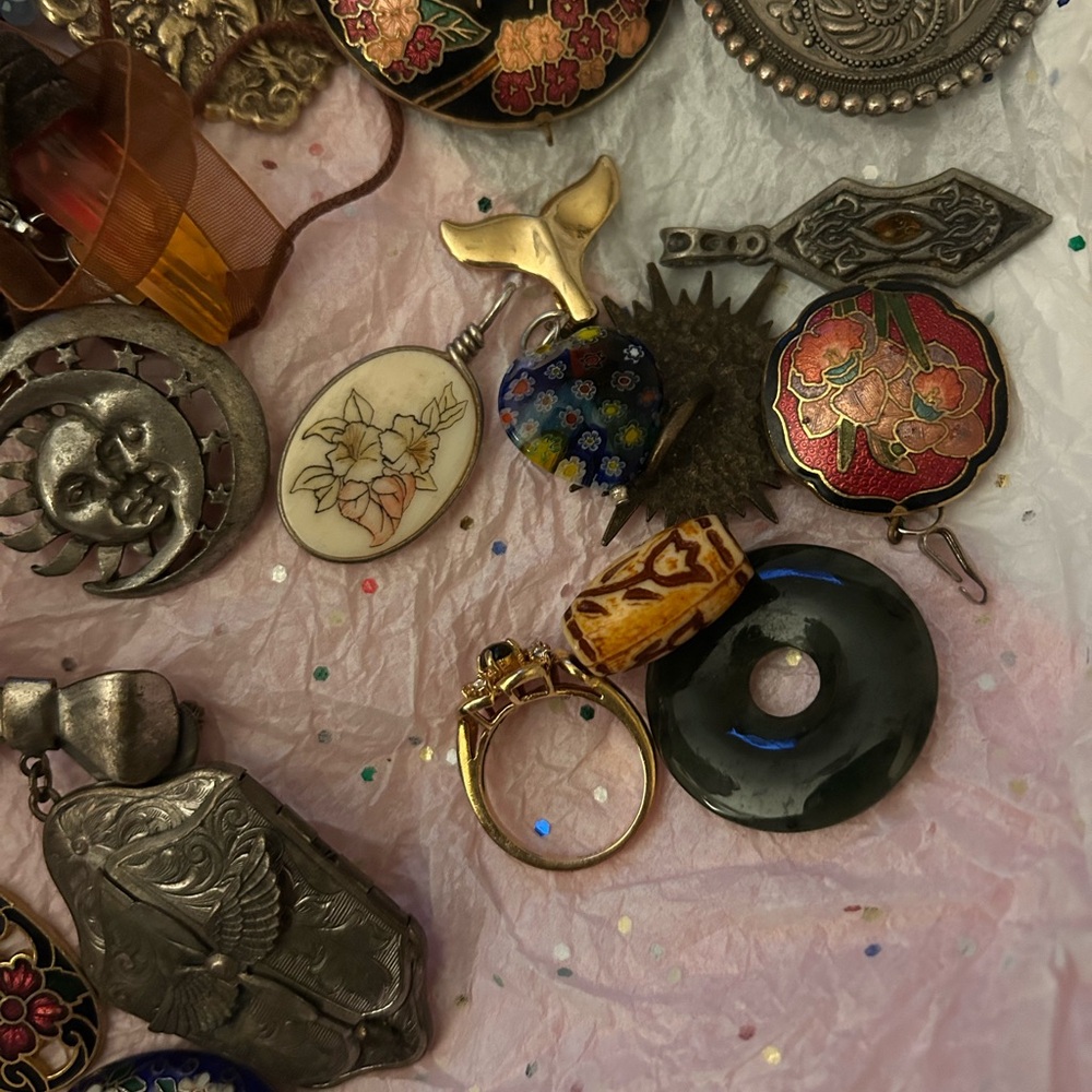 Lot of Jewelry - Picture 3 of 5